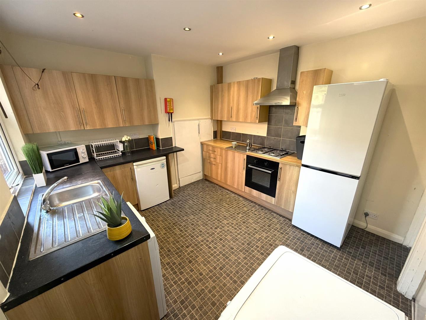 30 Rossington Road,Ecclesall,Sheffield S11 8SA,5 Bedrooms Bedrooms,2 BathroomsBathrooms,Terraced,1090